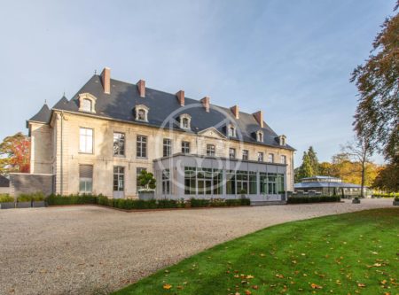 CHÂTEAU XVIIIe RESTAURE – PARC 11 ha - 20232NC