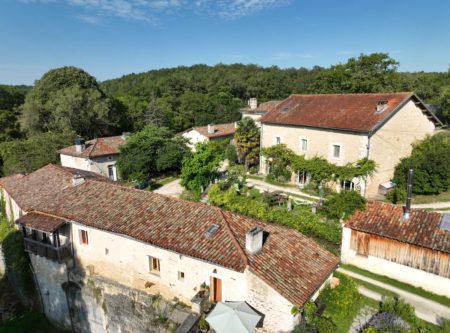 Charmant hameau au coeur d’un nid de verdure - 9906PO