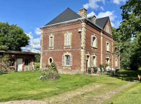 CALVADOS – MANOIR ENTOURE DE 17 HA AVEC DEPENDANCES ET BOXES - 20816NO