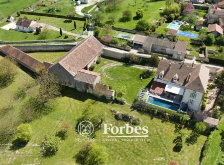 ALLIER, CHARROUX LUXUEUSE MAISON DE MAITRE XVIIIème RENOVEE, PISCINE ET DEPENDANCES TERRAIN DE 7500m² - 20712AU