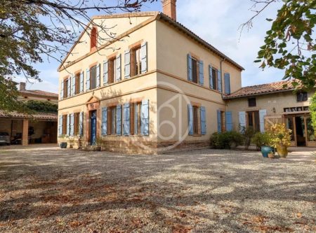 RESTORED 17TH-C HOUSE – GITE – POOL - 9069TS