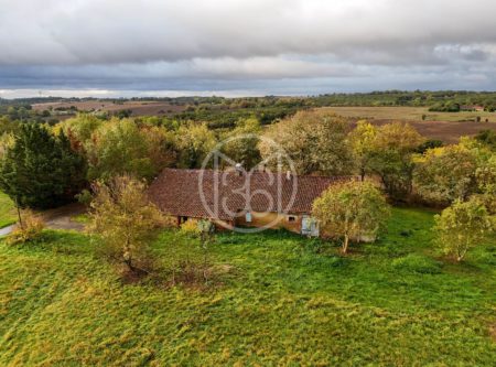 FARMHOUSE ON MORE THAN ONE HECTARE – BEAUTIFUL VIEW - 9066TS