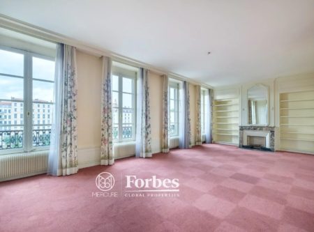 T5 apartment of 165.70 m² to renovate – Ainay-Charité district - 4819LY