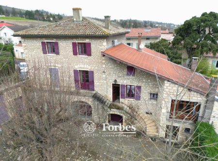 BEAUJOLAIS – LUCENAY – Maison en pierre de 339 m² avec dépendances - 4795LY