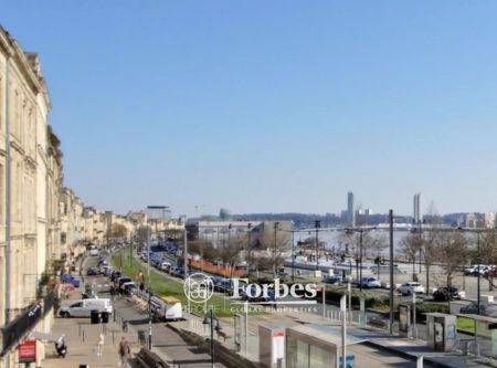 BORDEAUX QUAIS DES CHARTRONS, PLOT OF TWO FLATS WITH VIEW OF THE GARONNE - 900860bxA