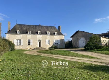 17th-18th C. LOGIS WITH OUTBUILDINGS - 10026po