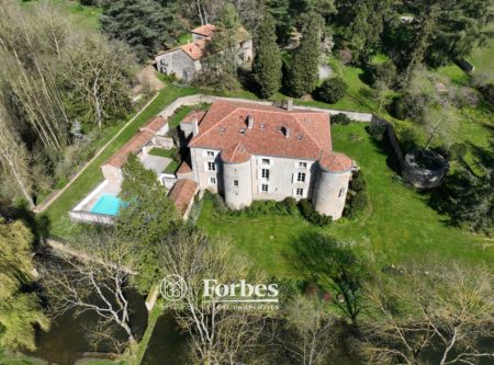 15th-19th C. CHATEAU WITH OUTBUILDINGS set in 9.35 ha - 9892PO