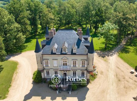 Centre of France – 18th century château set on 74 acres - 20836AU