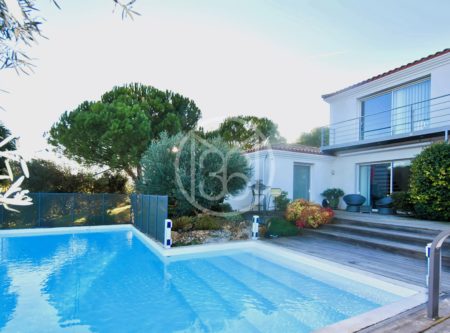 SUPERB ARCHITECT’S VILLA – POOL – GREAT VIEW - 9105TS