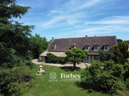 Maison dans un joli village de la Côte chalonnaise avec jardin et piscine - 1754VA