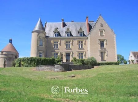 In the land of Kings of France, 16th-19th Chateau set on 223 acres - 38CL