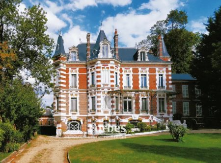 AISNE – CHATEAU ET DEPENDANCES DANS UN PARC CLOS D’1.3HA - 80540PI