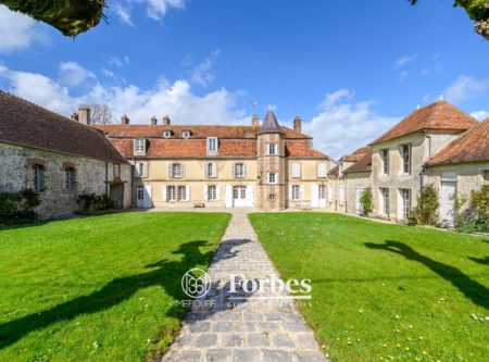 PROCHE DE FERTE GAUCHER – MANOIR DE CHARME - 20715IF