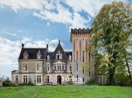 MAJESTUEUX CHATEAU NEOGOTHIQUE XIXEME - 900930bx