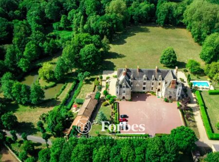 West of France  – 17th century exceptional chateau – 17ha land - 2275VE