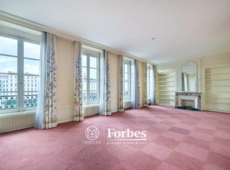 T5 apartment of 165.70 m² to renovate – Ainay-Charité district - 4819LY