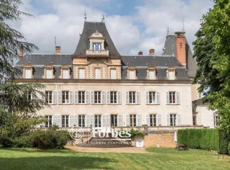 CHATEAU au cœur du Beaujolais – Exceptionnelle propriété du XIXème siècle - 4788LY