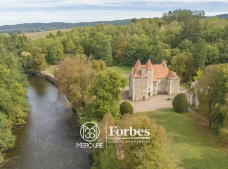 CHATEAU MH DES XII AUX XVII SIECLES, DU PUY DE DOME ET DE L’ALLIER, SUR 15 HA, AU BORD DE RIVIERE. - 20523AU