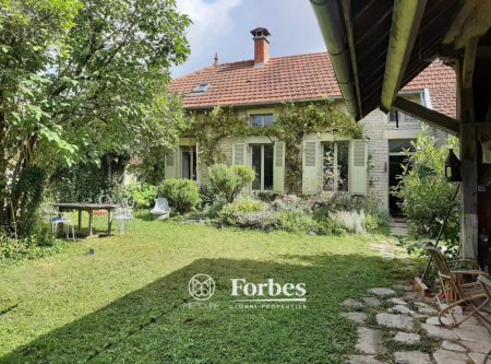 CHARMING STONE HOUSE WITH WALLED GARDEN - 21039MHL