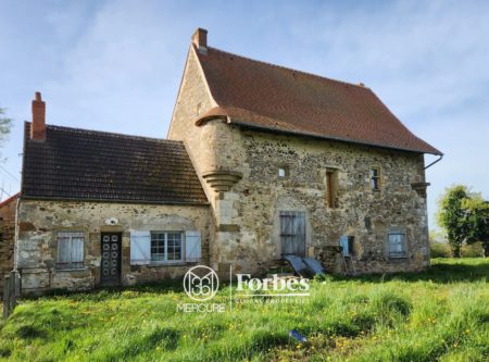 ALLIER, BOCAGE BOURBONNAIS XVth CENTURY SMALL HOUSE IN THE COURSE OF RENOVATION AND ITS OUTBUILDINGS ON 16HA OF FREE LAND - 20762AU