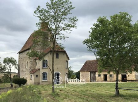 15th C. PROPERTY WITH HISTORICAL PAST - 10042PO