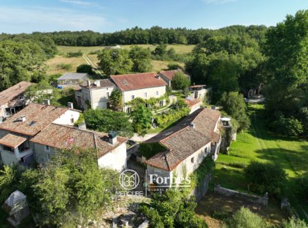 Charmant hameau au coeur d’un nid de verdure - 9906PO