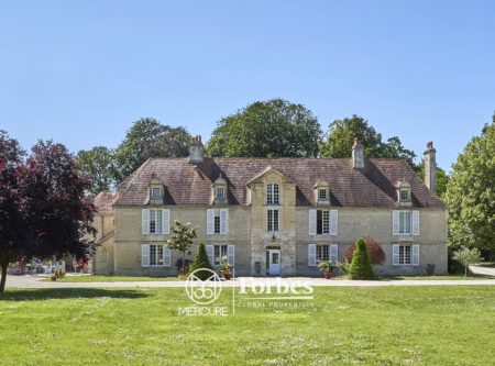 PRES DE CAEN – CHATEAU XVIIe RENOVE ET SES COMMUNS - 20859NO