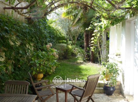 MAISON DE VILLE AVEC JARDIN A SAINTES - 9776PO