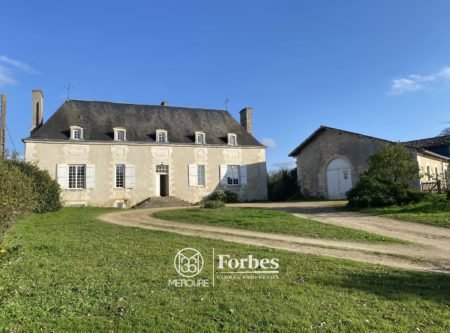 17th-18th C. LOGIS WITH OUTBUILDINGS - 10026po