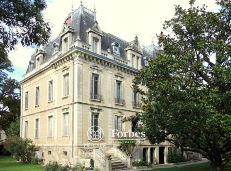 Private mansion with swimming pool in the centre of Montélimar - 4854LY