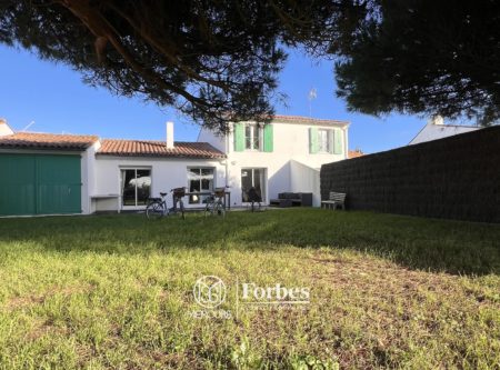 GRANDE MAISON AVEC JARDIN SUR L’ILE DE RÉ - 10055PO