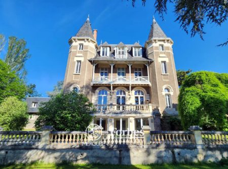 PUY DE DOME, CENTRE DE CHATELGUYON, VILLA ART DECO EN PARFAIT ETAT, DE 630m² EN 22 PIECES. ISMH - 20856AU