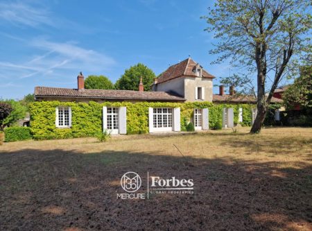 VILLAGE CHARTREUSE WITH OUTBUILDINGS AND PARK – RIVE GAUCHE 40 MIN SOUTH OF BORDEAUX CENTRE - 901000bx