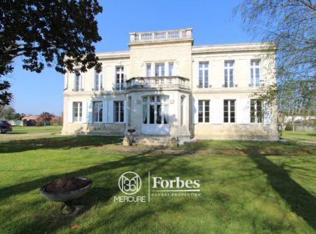 SOUTH GIRONDE – ELEGANT MANSION WITH PARK IN THE HEART OF A VILLAGE - 900737bx