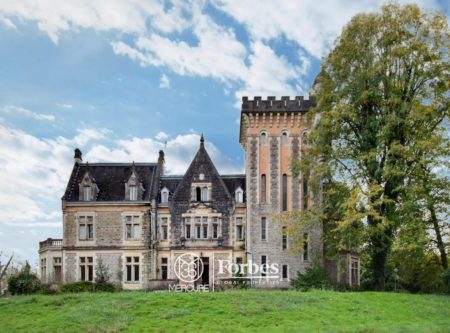 MAJESTUOUS NEO-GOTHIC CHATEAU 19TH CENTURY NEAR PAU - 900930bx