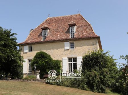 NEAR BERGERAC BEAUTIFUL HOUSE WITH SWIMMING POOL AND OUTBUILDINGS ON 2.2HA - 900888bx