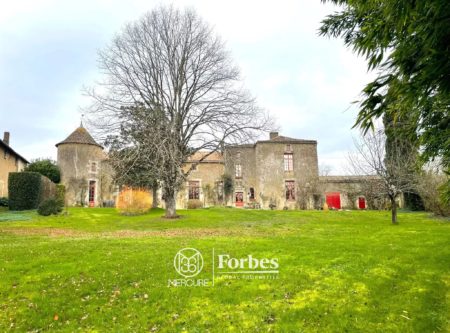 CHARMING 17th C. LOGIS AND ITS OUTBUILDINGS - 10048PO