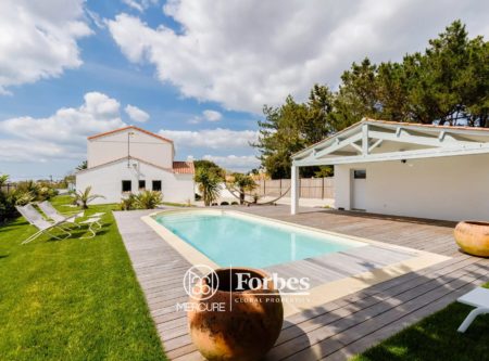 PROCHE DE SAINT-GILLES-CROIX-DE-VIE – VILLA RENOVEE AVEC PISCINE - 20758VE