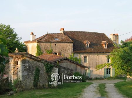 SAINT EMILION – MAISON FORTE XVI- XVII- VIIIEME AVEC GITES ET PISCINE - 901035bx