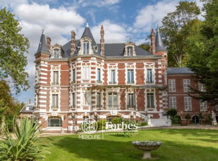 AISNE – CHATEAU ET DEPENDANCES DANS UN PARC CLOS D’1.3HA - 80540PI