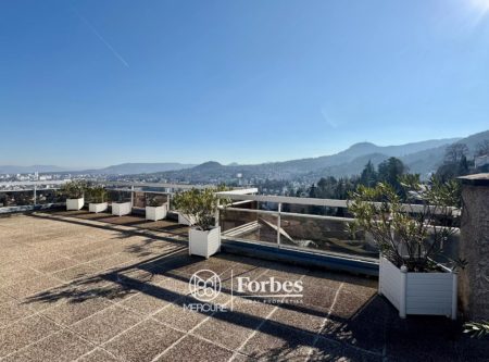 Appartement de 232m² , 5 ch., avec 200m² de terrasses, vue panoramique et grande piscine commune - 21097AU