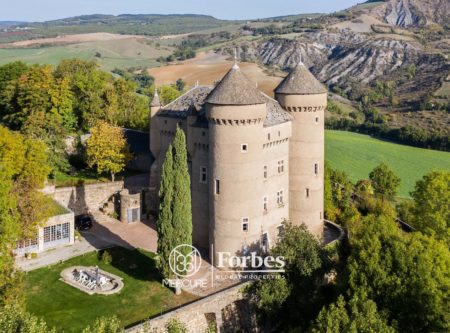 14TH CENTURY CASTLE – POOL AND TENNIS COURT - 9088TS