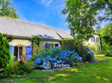 Morbihan, Manor house with outbuildings on landscaped grounds - 21027BR