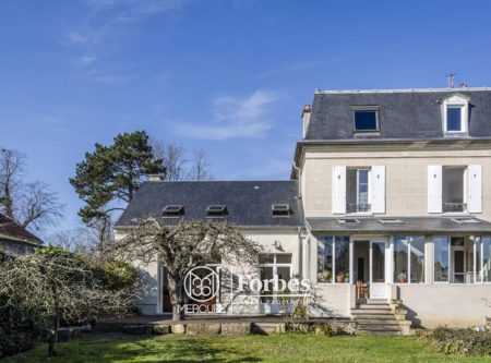 AISNE – MAISON DE VILLE AVEC JARDIN CLOS ET GARAGE - 80624PI