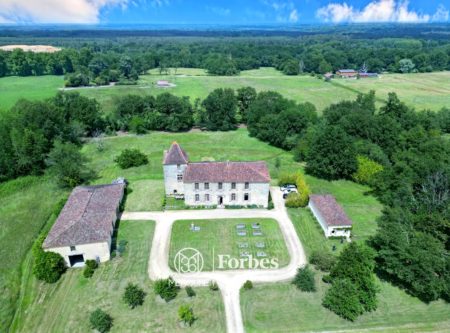 SOUTH OF FRANCE NEAR BORDEAUX – FULLY RESTAURED 14TH CENTURY CHATEAU – 7 HA - 900975bx