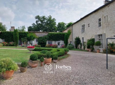 15TH CENTURY FORTIFIED HOUSE WITH SWIMMING POOL AND OUTBUILDINGS – DURAS (47) - 900913bx